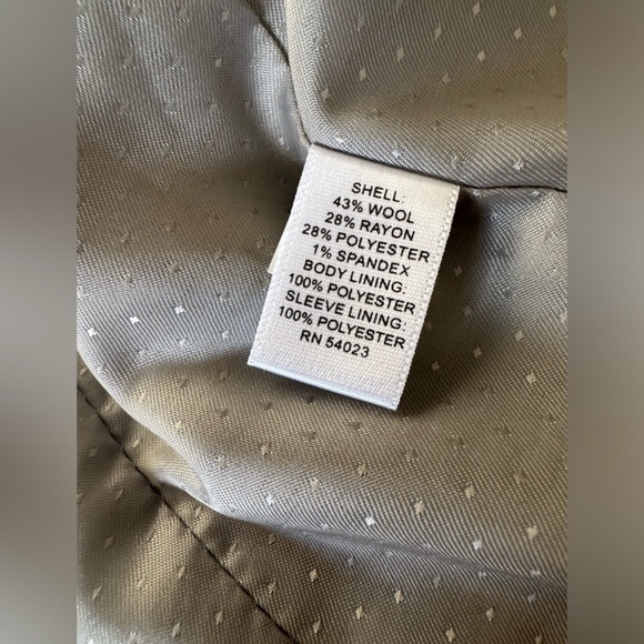 Banana Republic Charcoal Herringbone Wool Blazer - Picture 14 of 16